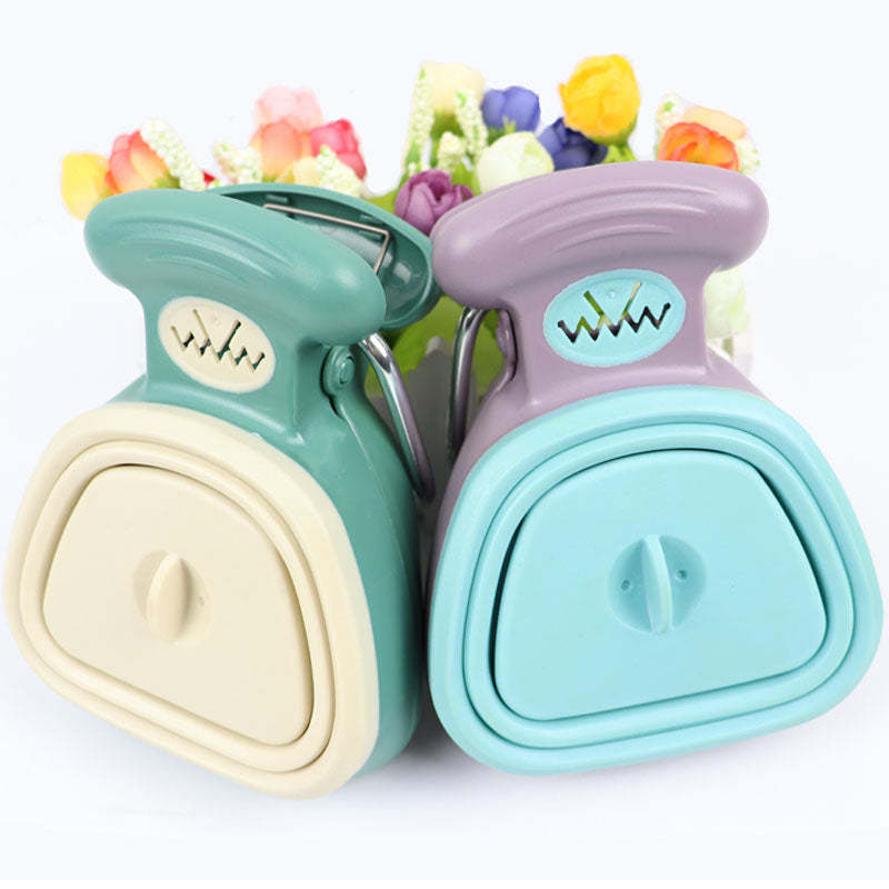Scooper set assembled in teal and cream colors
